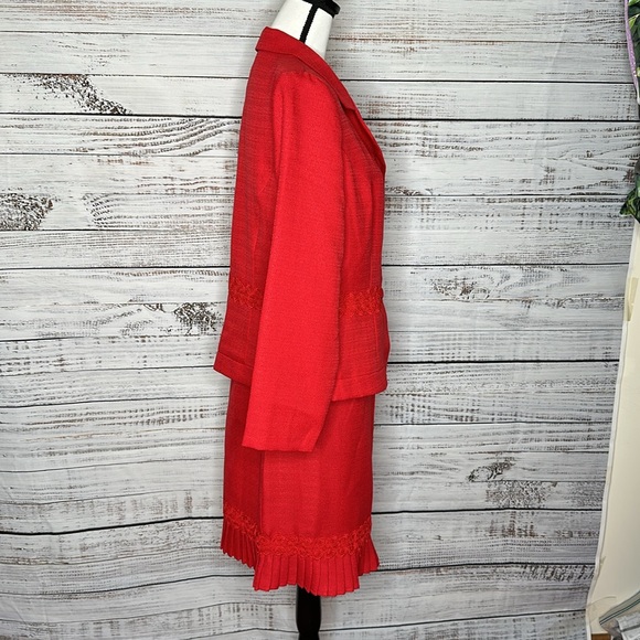 Red NWT skirt suit in 14P K Petite Collection 14P with beautiful detail - Picture 2 of 8